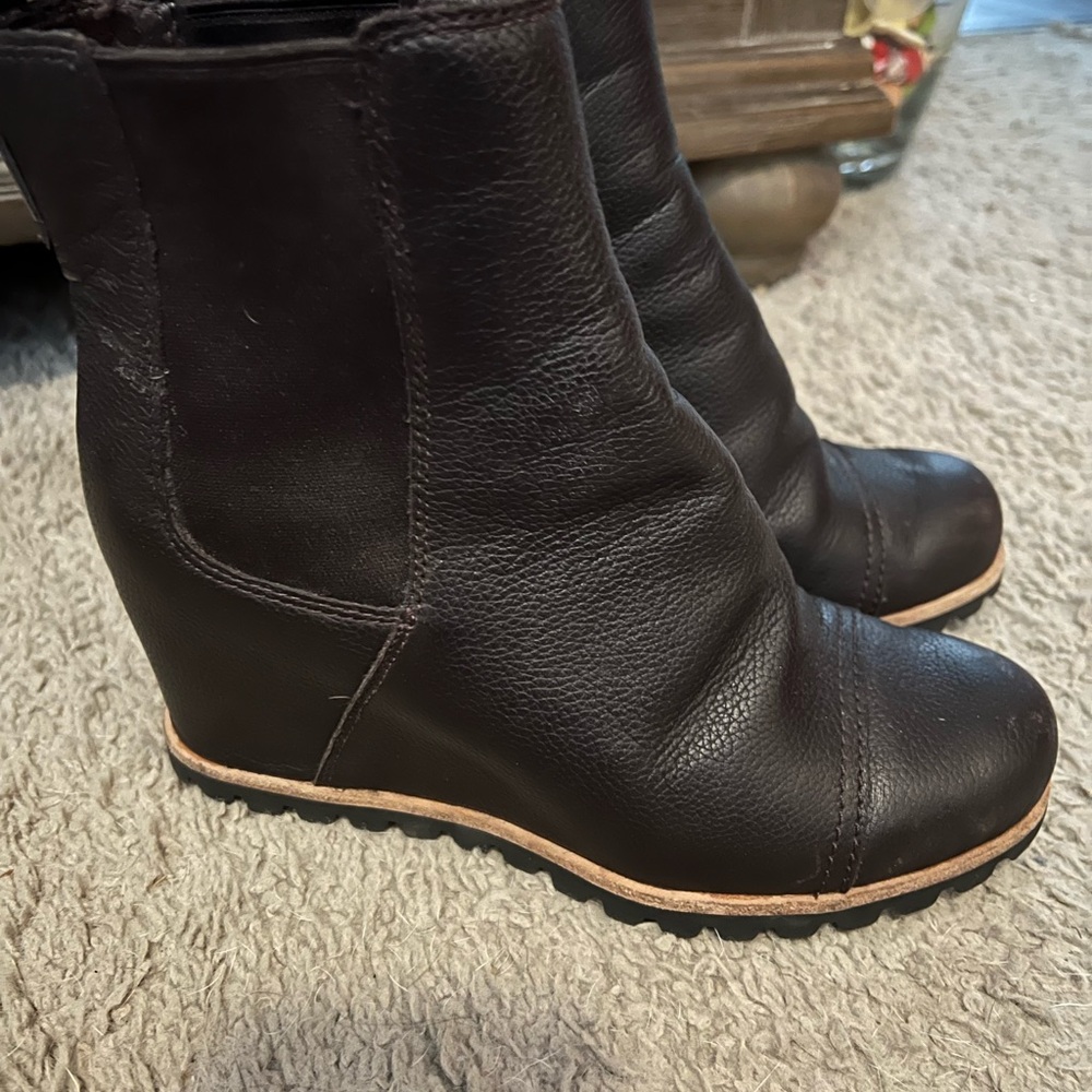 UGG brown leather platform Pax boot sz 7